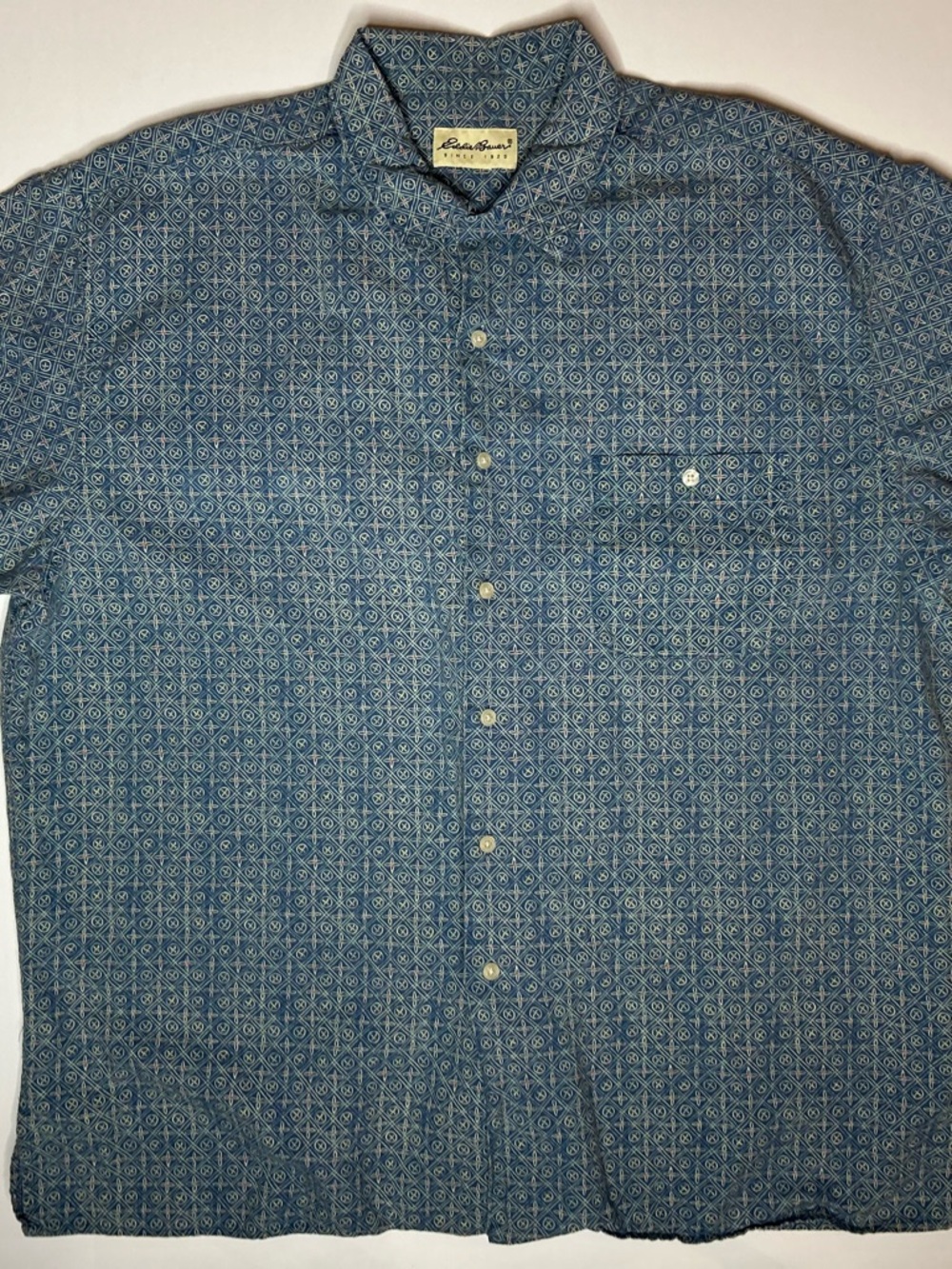 Eddie Bauer Men’s Geometric Short Sleeve Button-Up Collared Shirt Size XL